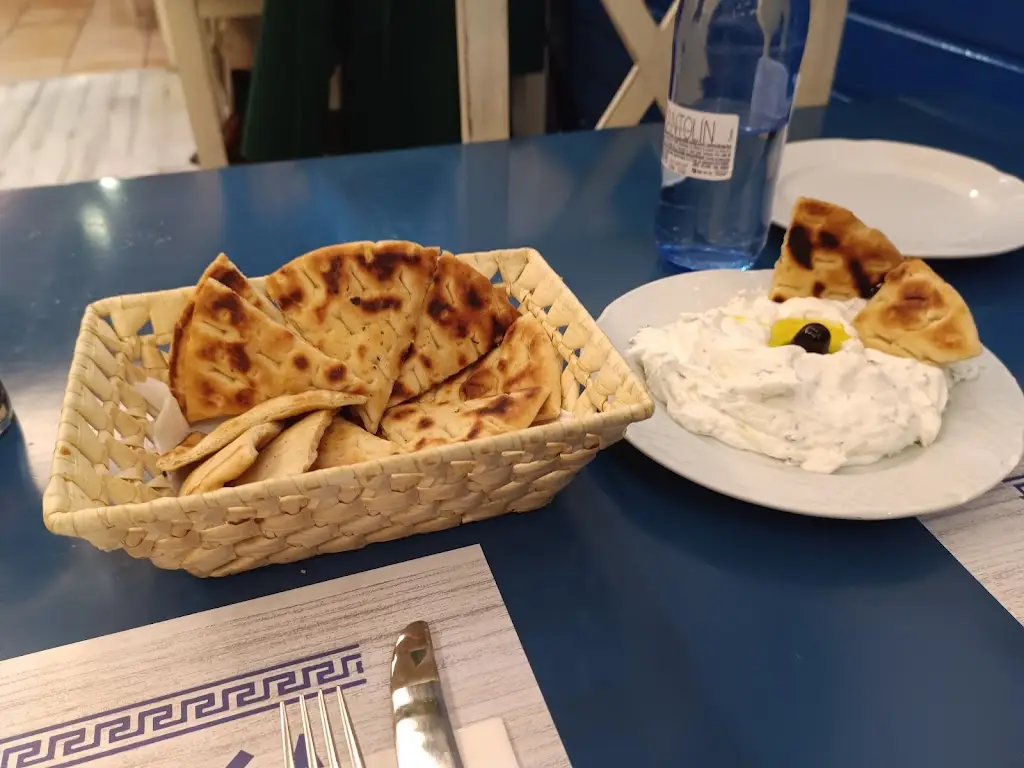 Lydia Bialas_ΡΕΜΟΥΤΣΙΚΟ ΤΑΒΕΡΝΑ_Agios Dimítrios Kropiás_review