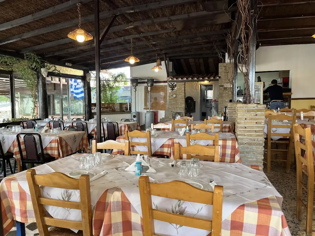 Mouria Restaurant in Kítsi