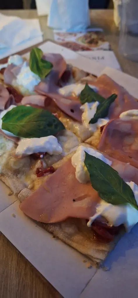 Georgina Rabassó_PinsaMe_Kipséli_review