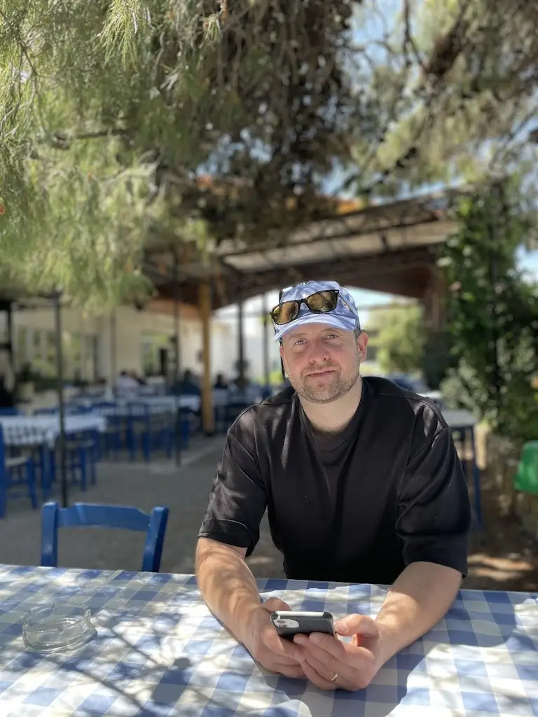 Ben Arvi_Zorbas Restaurant_Kinéta_review