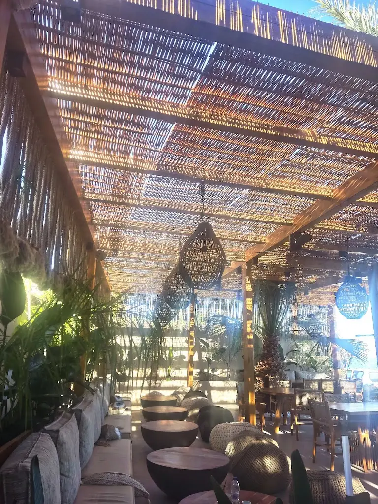 georgia nikolopoulou_MAMALO all day resto beach bar_Kinéta_recensione