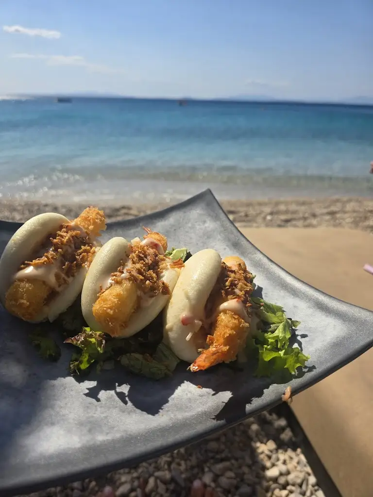 Blessy Blessy_MAMALO all day resto beach bar_Kinéta_recensione