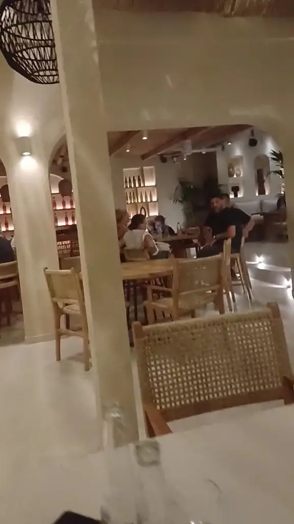 MAMALO all day resto beach bar_Kinéta_slider_image_2