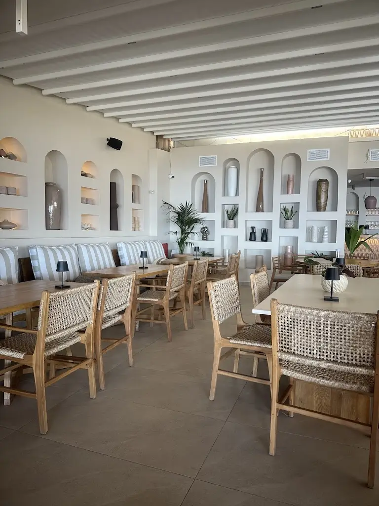 MAMALO all day resto beach bar_Kinéta_slider_image_3