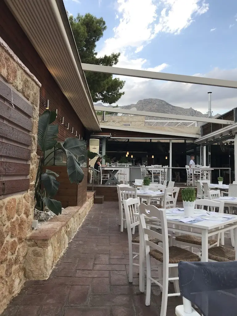 Konstantinos Tsitiridis_Cayo Blanco Beach Bar Kineta_Kinéta_review