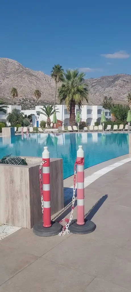 ZEN pool_Kinéta_slider_image_2