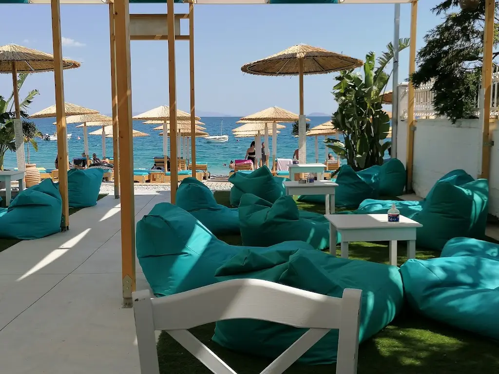 Pebble Beach Bar Kineta Restaurant in Kinéta