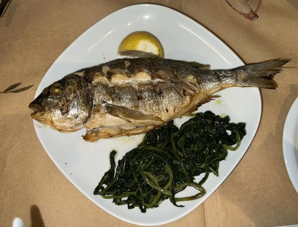 Erica Onofrio_Καλαμαράκι μεζεδοπωλείο_Koropí_Bewertung