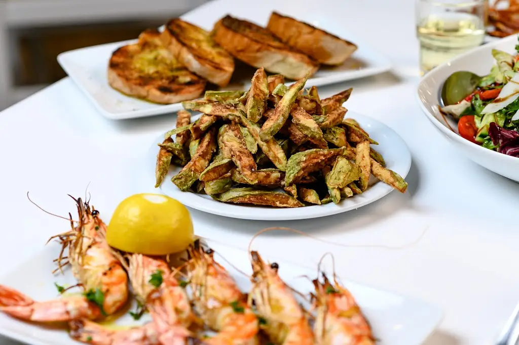 Καλαμαράκι μεζεδοπωλείο_Koropí_slider_image_2