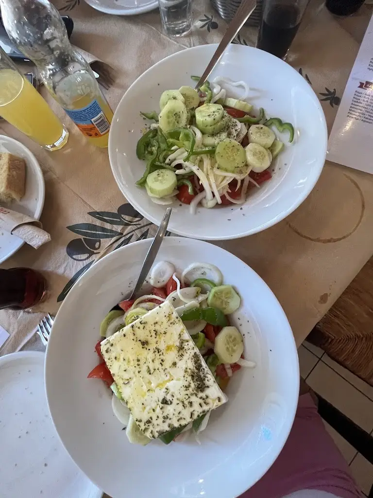 הילה קירשנבאום_to steki tou xristou_Koropí_review