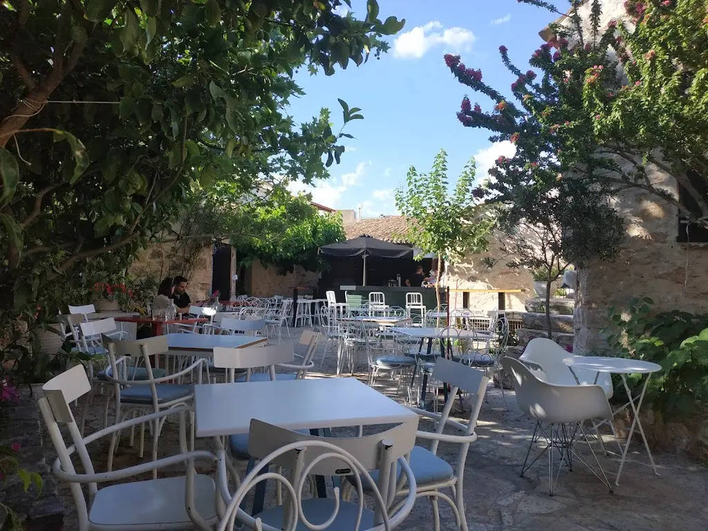 Dante's Restaurant in Koropí