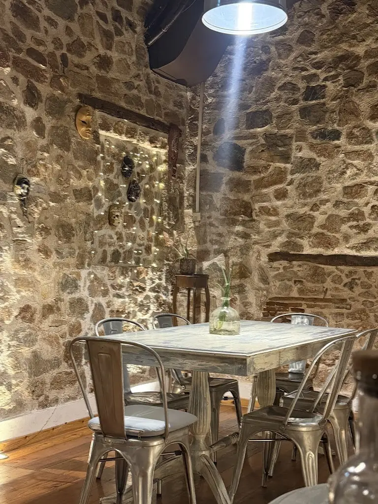 Dante's_Koropí_slider_image_3