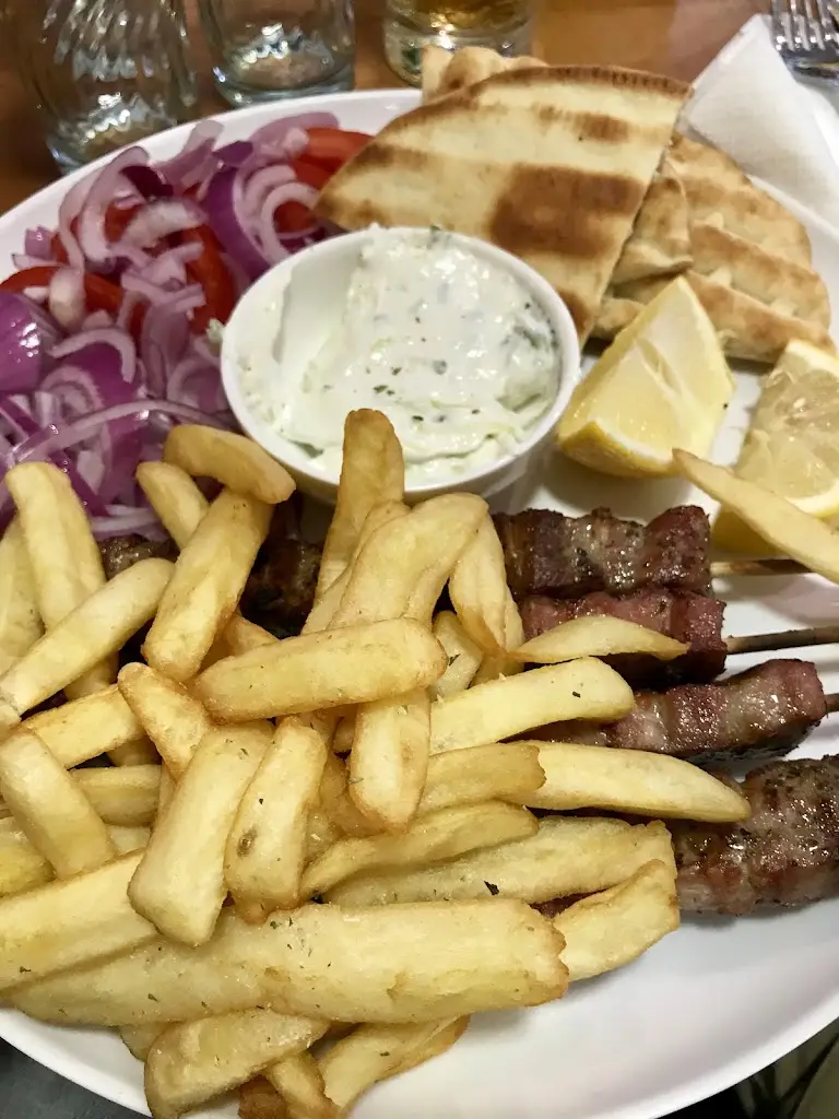 Lucia Tulimiero_Στο Πόδι_Koropí_Bewertung