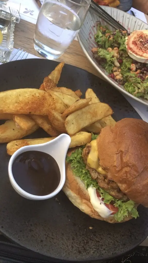 Nairy Arakelian_Malt Fine Dining & Spirits_Korydallós_avis