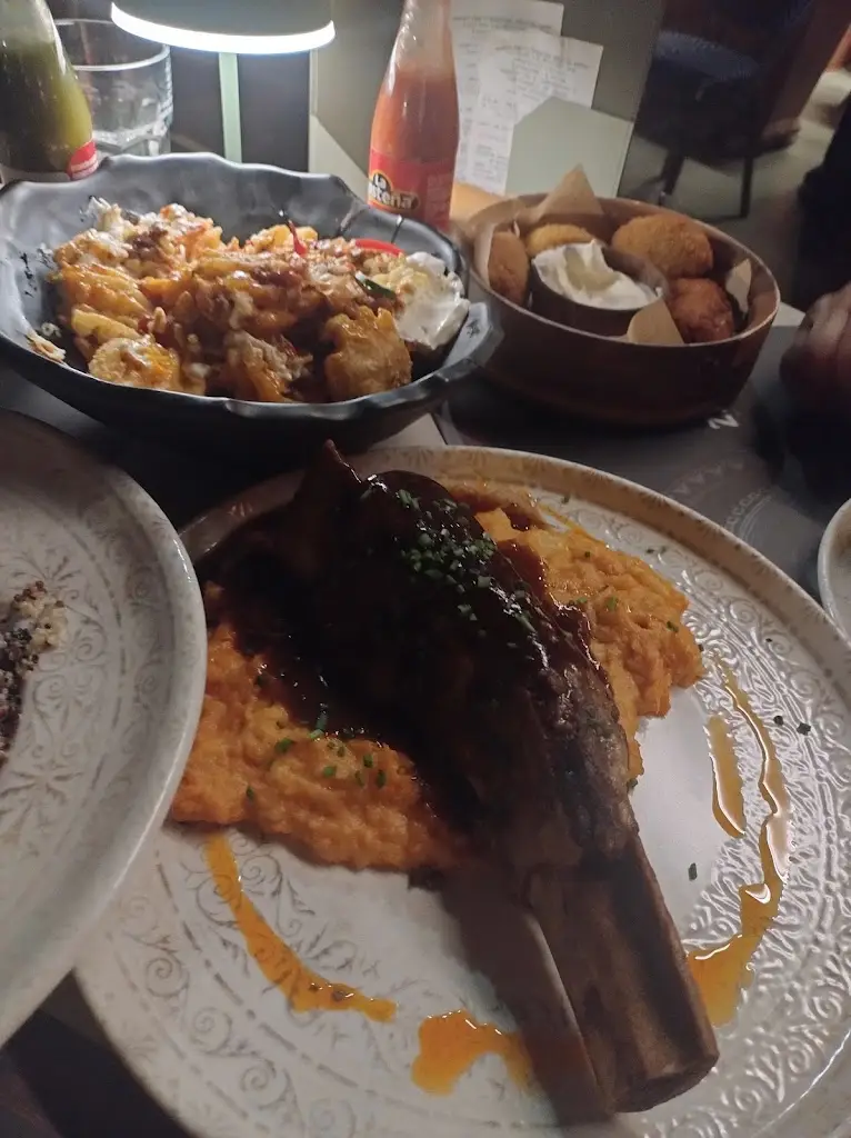 Dimitrios Kleftogiannis_Emiliano Zapata_Korydallós_review