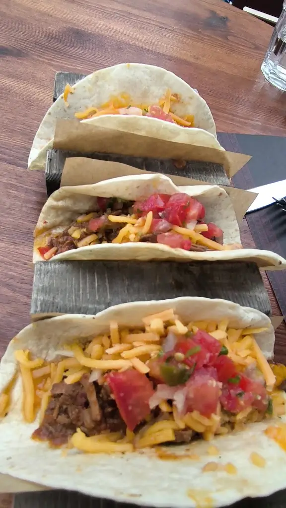 Emiliano Zapata_Korydallós_slider_image_2