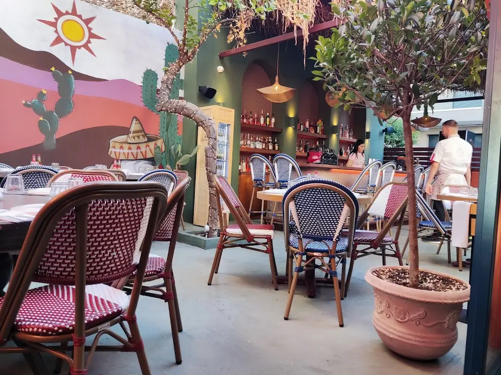 Emiliano Zapata_Korydallós_slider_image_3