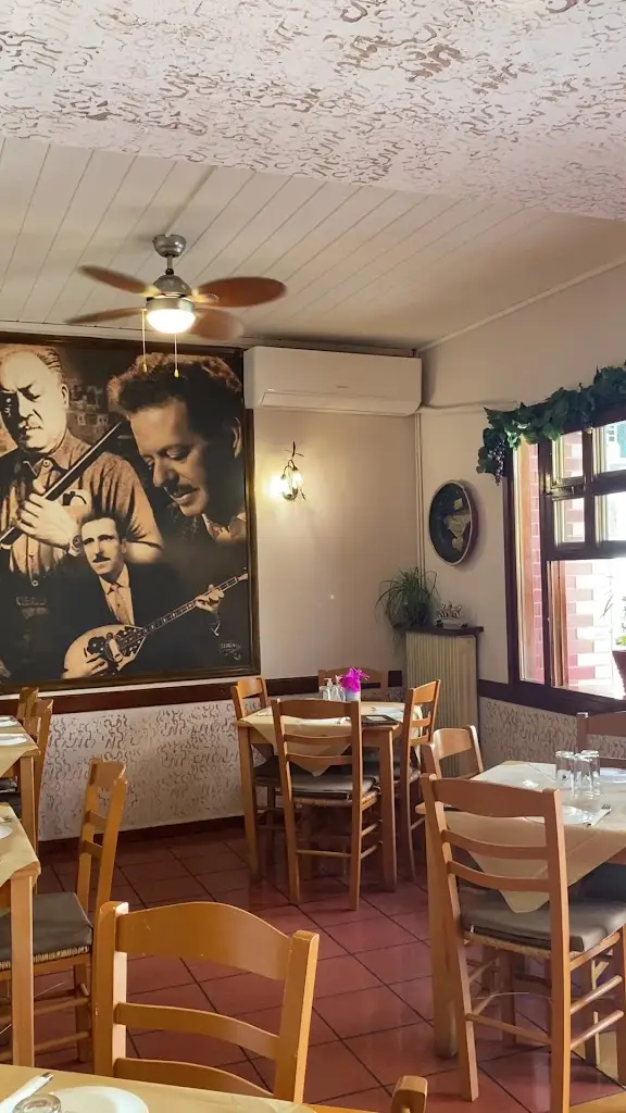 SEMELI tsipouradiko_Korydallós_slider_image_2