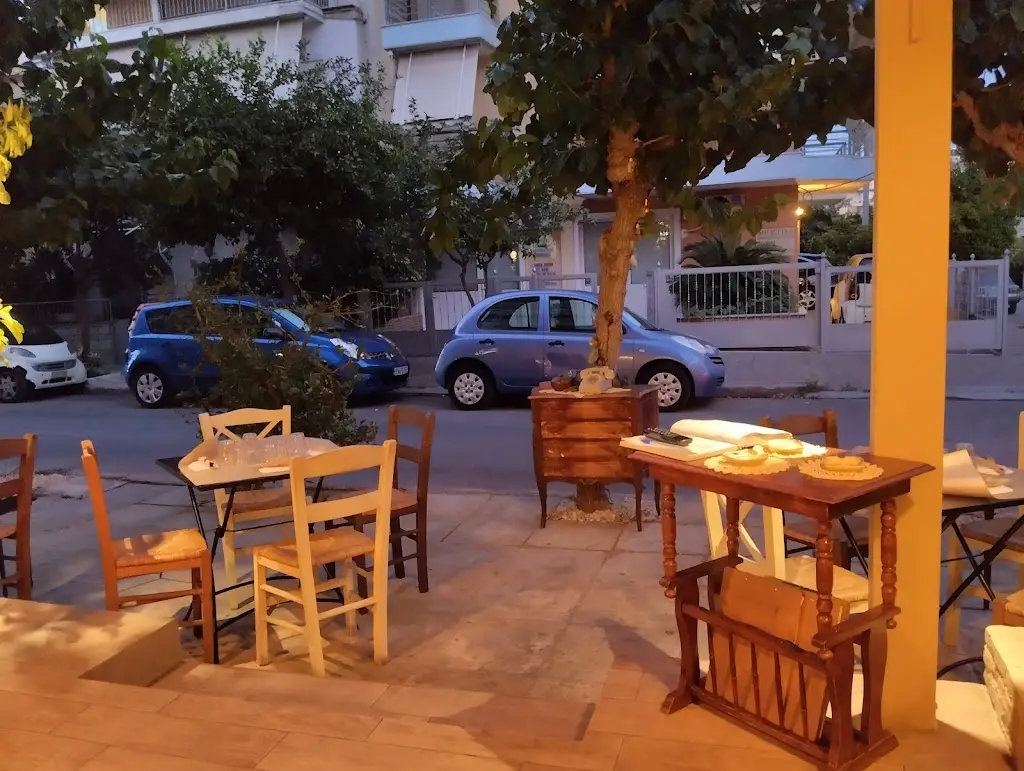 Κουτουρού Μεζετζίδικον Restaurant in Korydallós