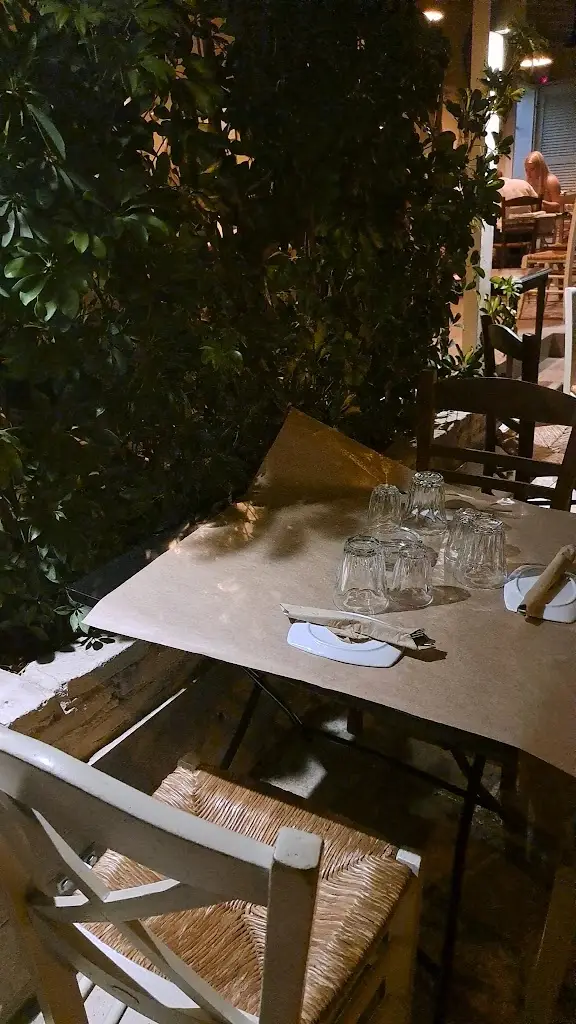 Κουτουρού Μεζετζίδικον_Korydallós_slider_image_2