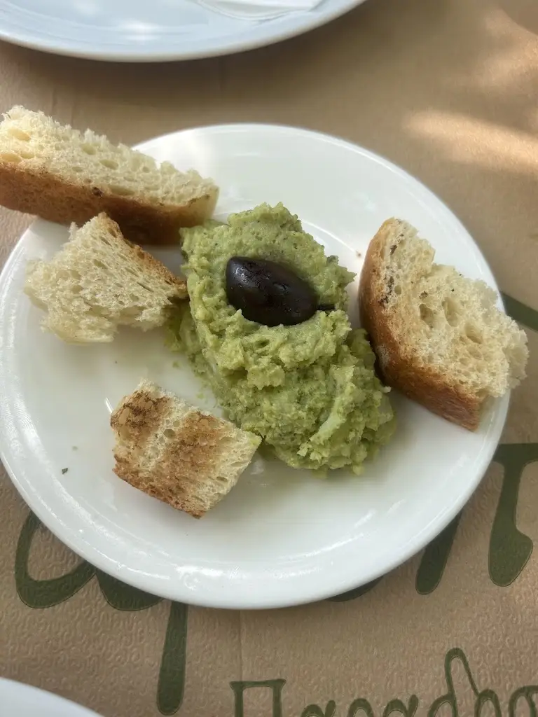 Theodora Gf_Αγράμπελη - Παραδοσιακή Ταβέρνα_Kryonéri_reseña