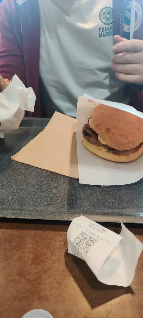 Menü_ΧΩΡΙΑΤΙΚΟ-BURGERTOWN_Kryonéri_Bild_7