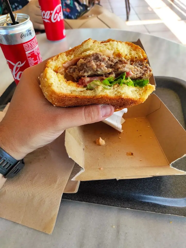 Menü_ΧΩΡΙΑΤΙΚΟ-BURGERTOWN_Kryonéri_Bild_9