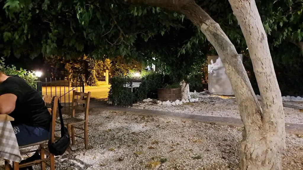 George Tsikrikos_Μουριές_Kryonéri_review