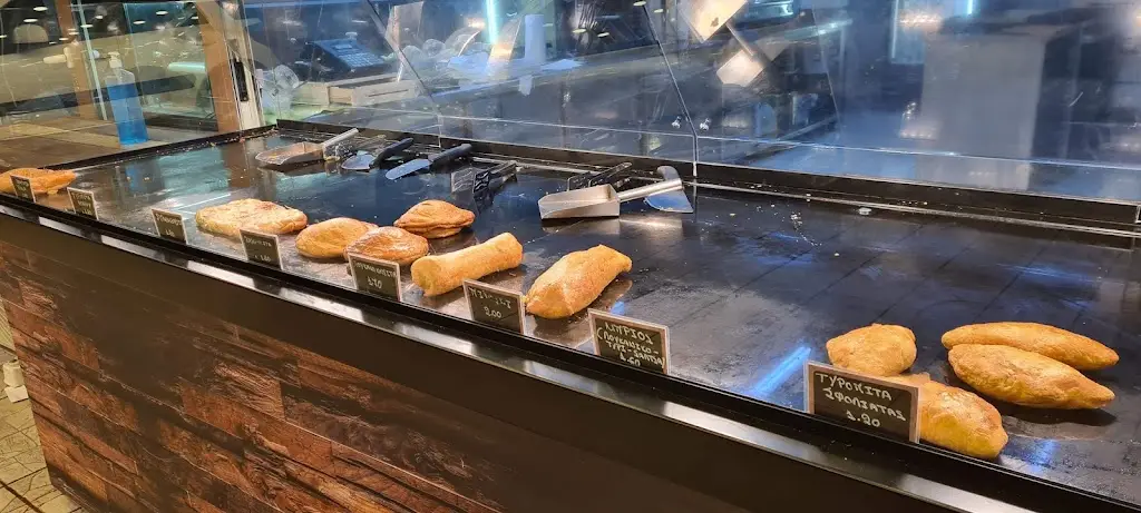 Ρίζος Μπουγατσοπωλεία Restaurant in Kryonéri