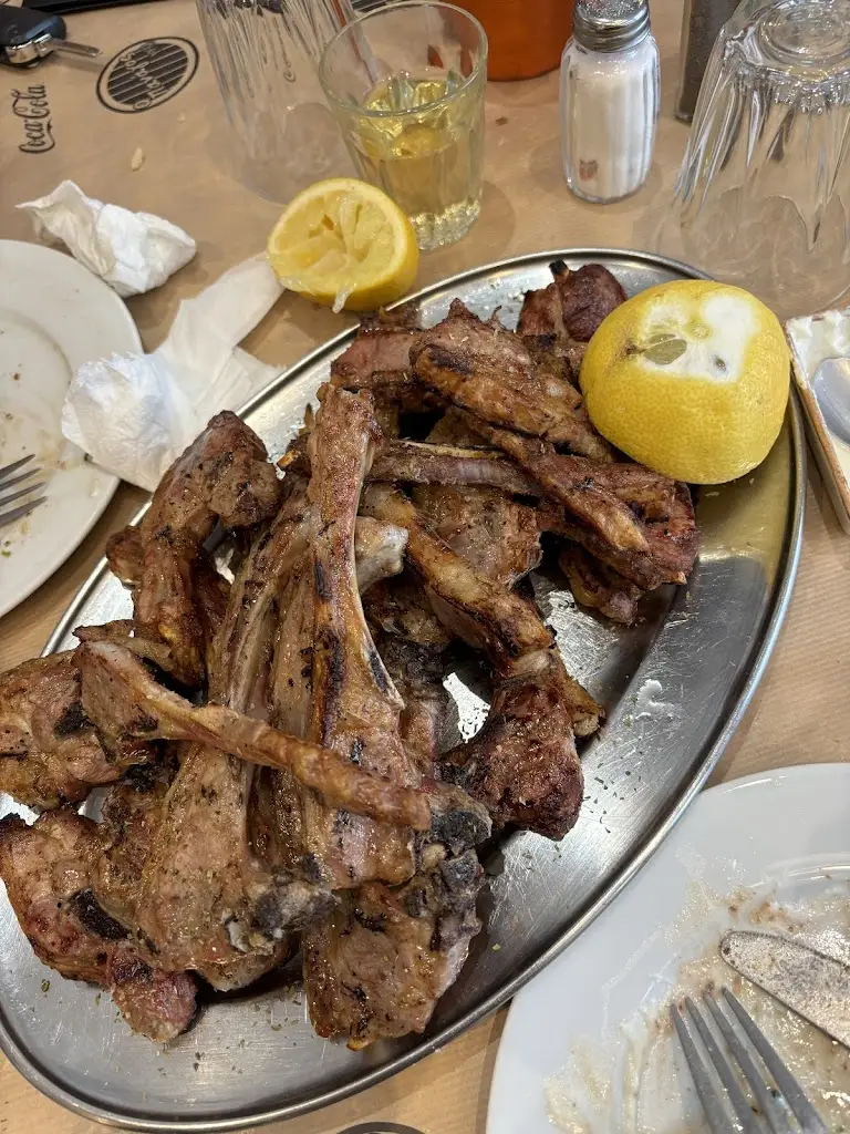 Sabrina Zhang_Tavern Panagos_Kryonéri_Bewertung