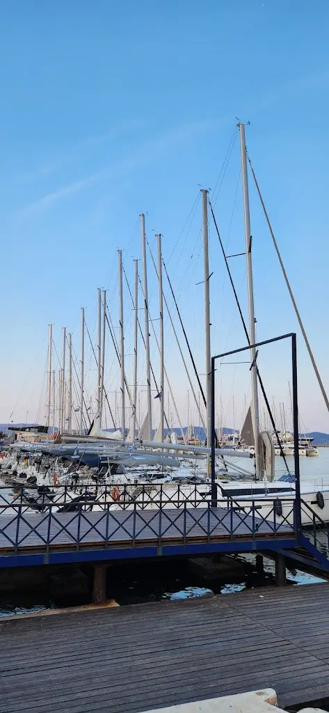 Ishay Shani_The Port_Lávrio_Bewertung