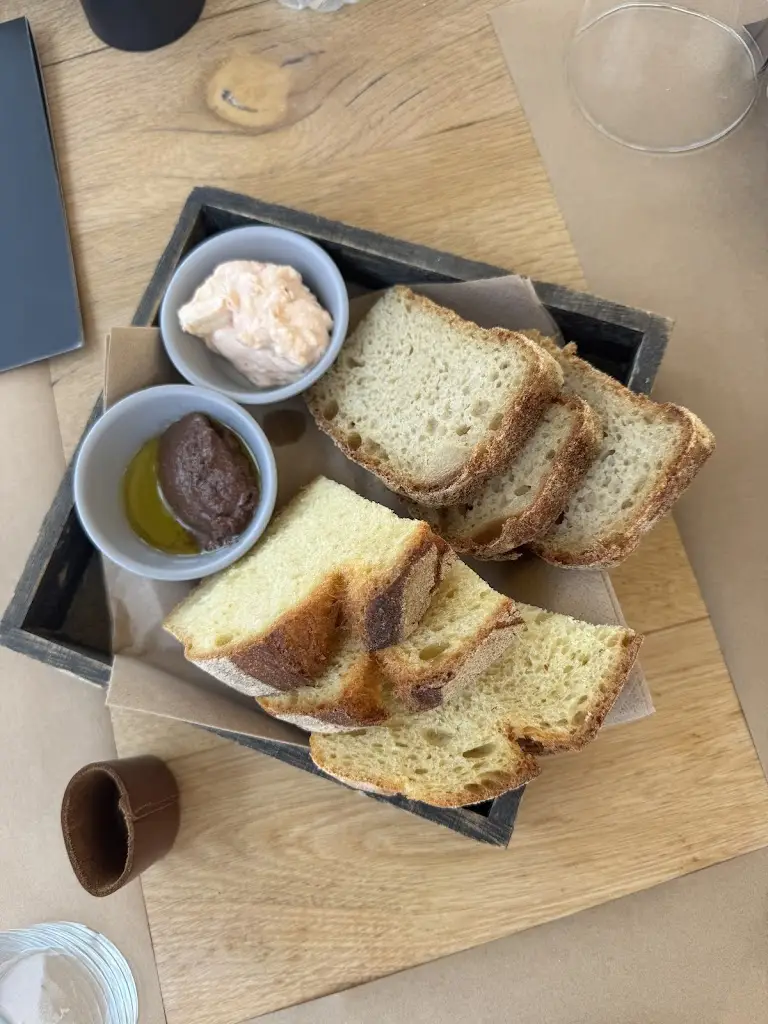 Jenn Cornelius_Koutsi Katsika_Lávrio_review