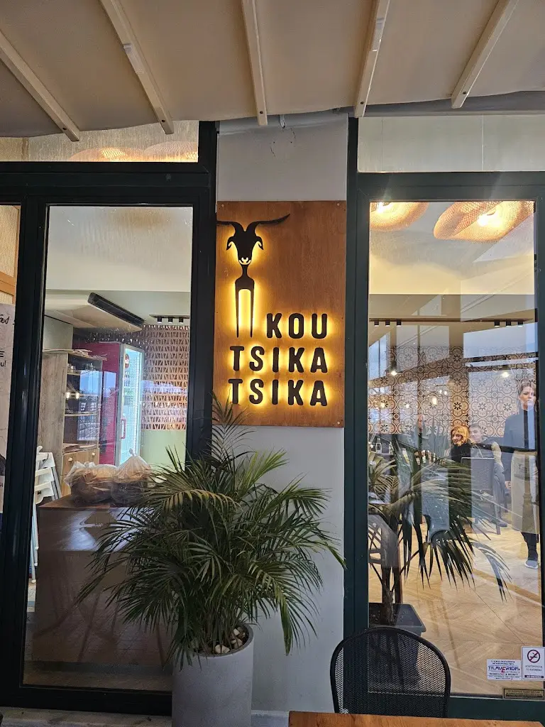 Koutsi Katsika Restaurant in Lávrio