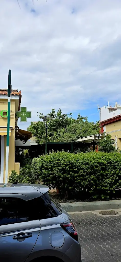 Jennifer Minyon_Pezodromos_Lávrio_review