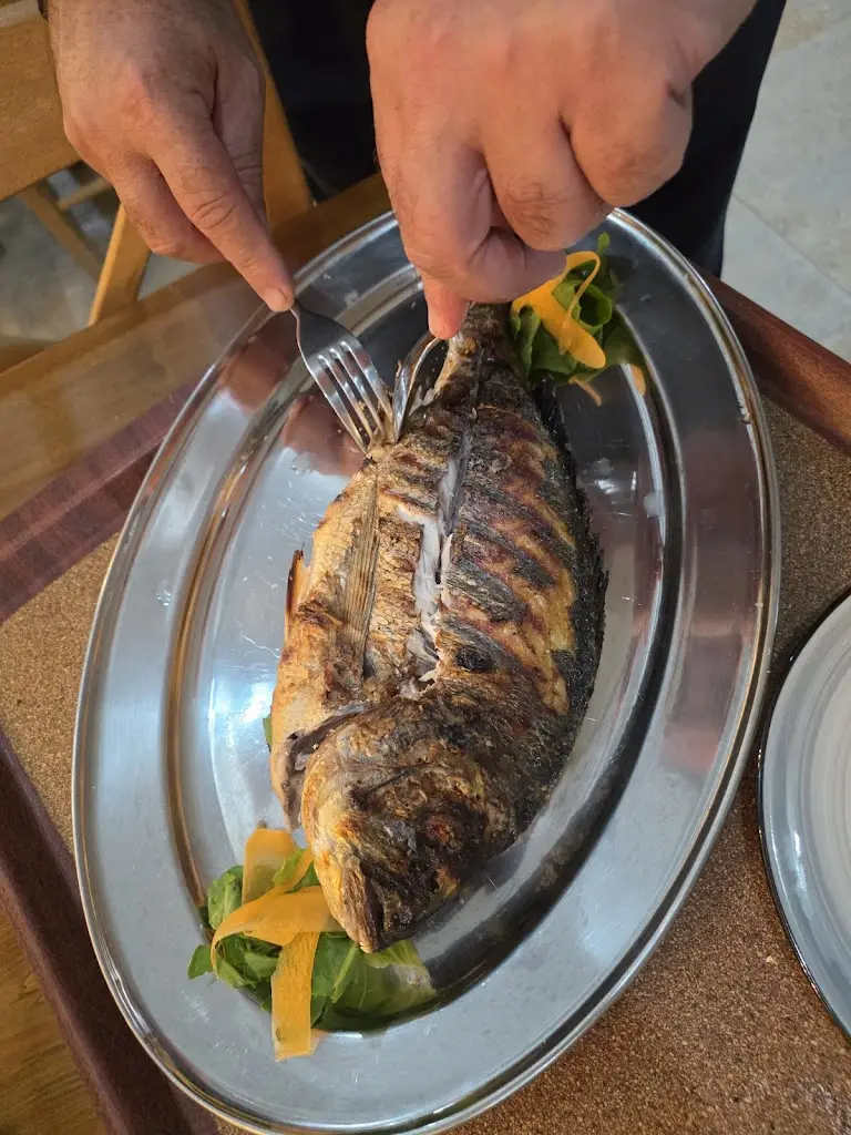 kristina simmons_Artemis Tavern Lavrio Sounio_Lávrio_Bewertung