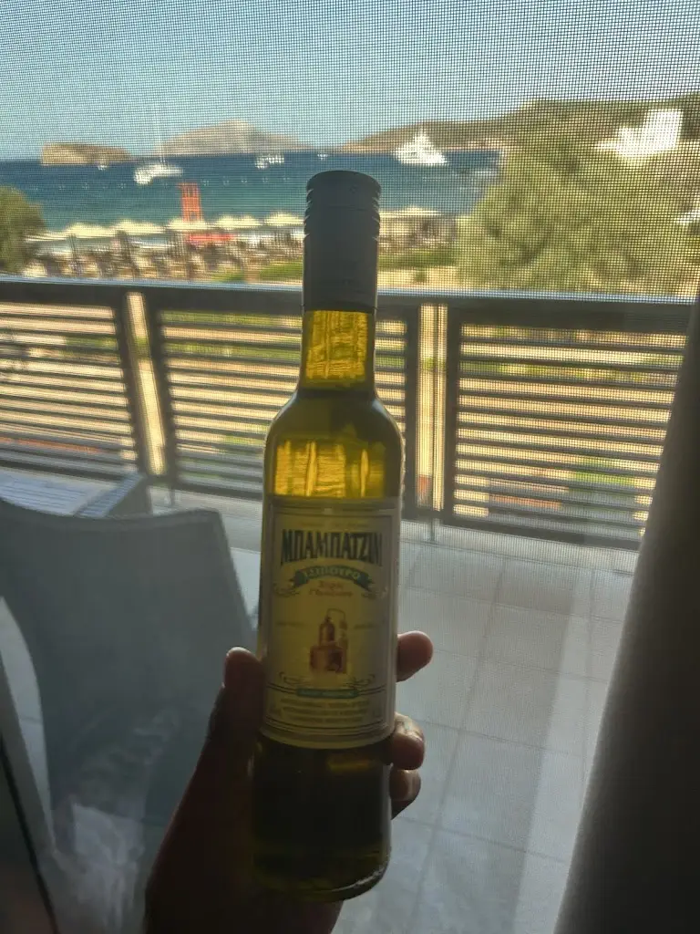 miranda montenegro_Artemis Tavern Lavrio Sounio_Lávrio_Bewertung