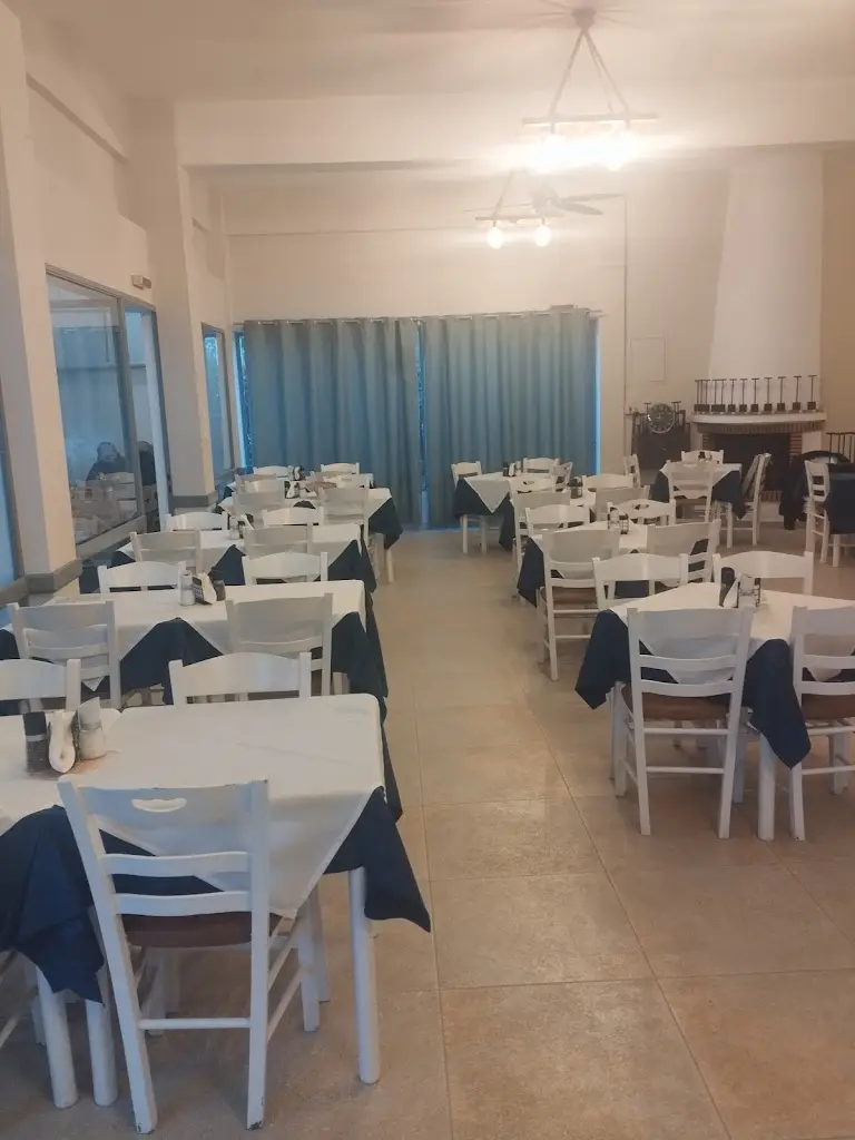 Artemis Tavern Lavrio Sounio_Lávrio_slider_image_1