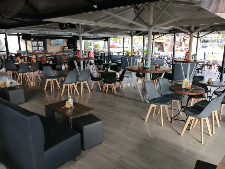 Roloi Cafe Bar Restaurant Restaurant in Lávrio