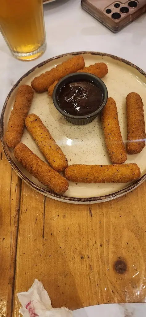 Luis Sanchez_Rivero street food & cafe_Lávrio_Bewertung