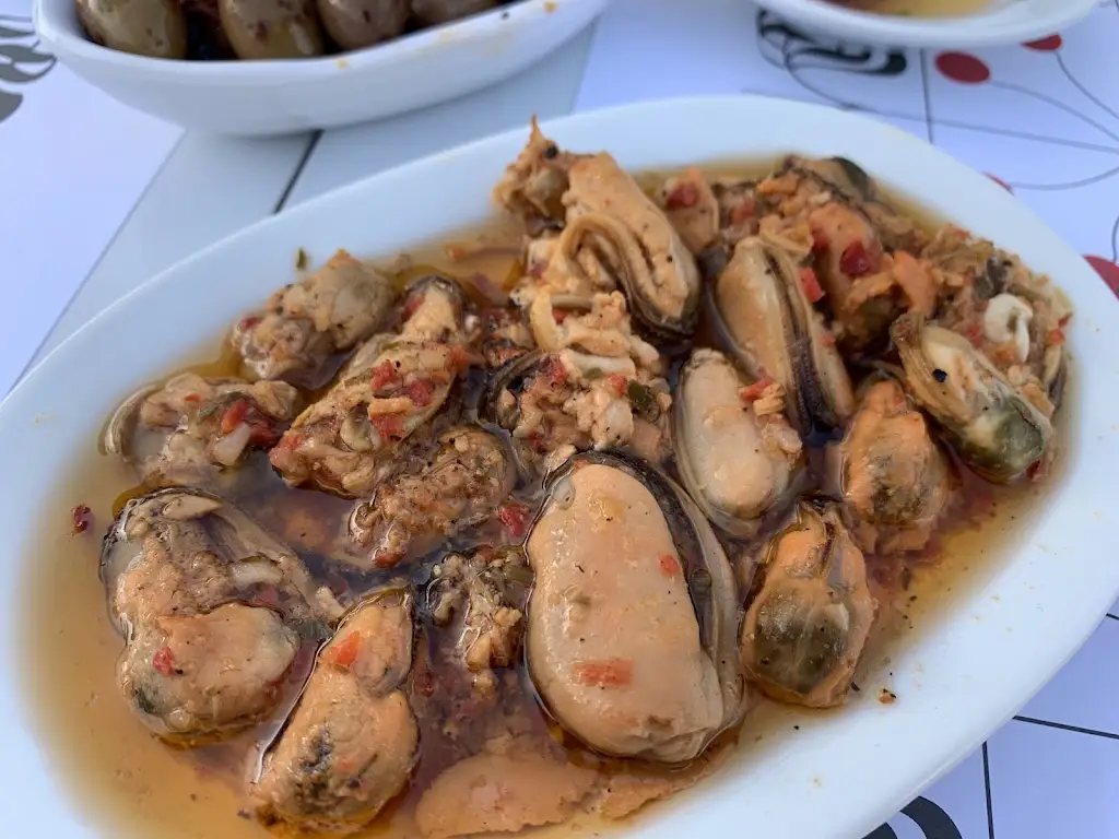 Peter Brinkhoff_Psarou_Lávrio_review