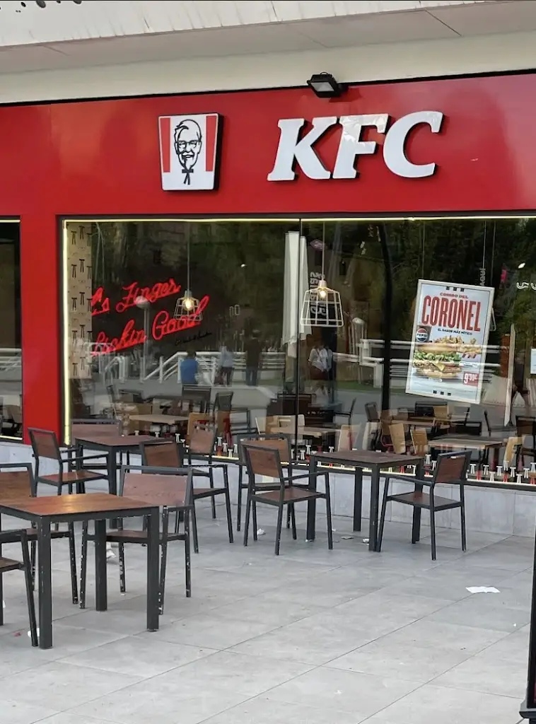 Ευ Ζειν (Χάρης ) Restaurant in Lávrio