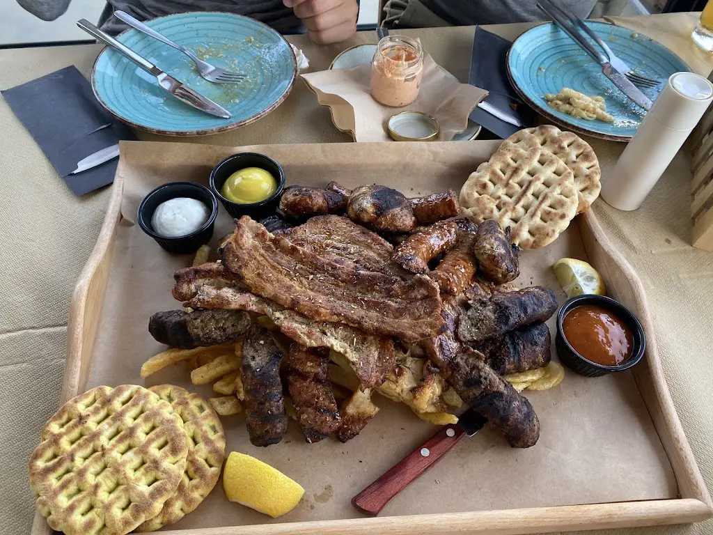 Julia Uriach_Mimoza cafe bar restaurant_Lávrio_review