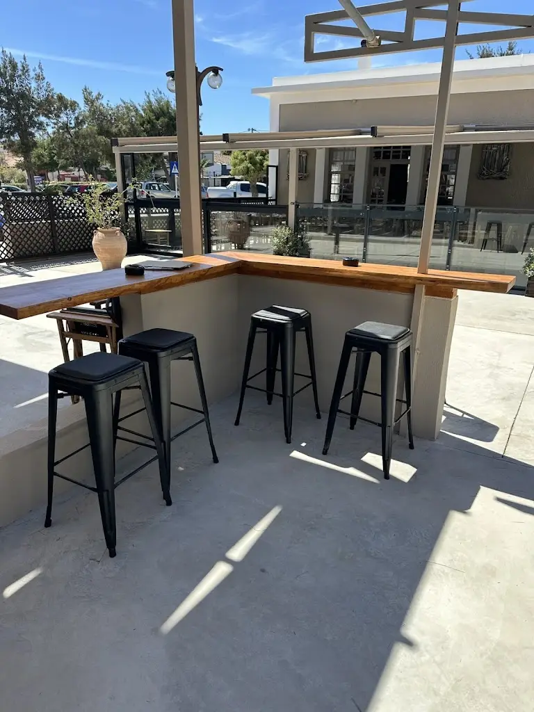 Mimoza cafe bar restaurant Restaurant in Lávrio