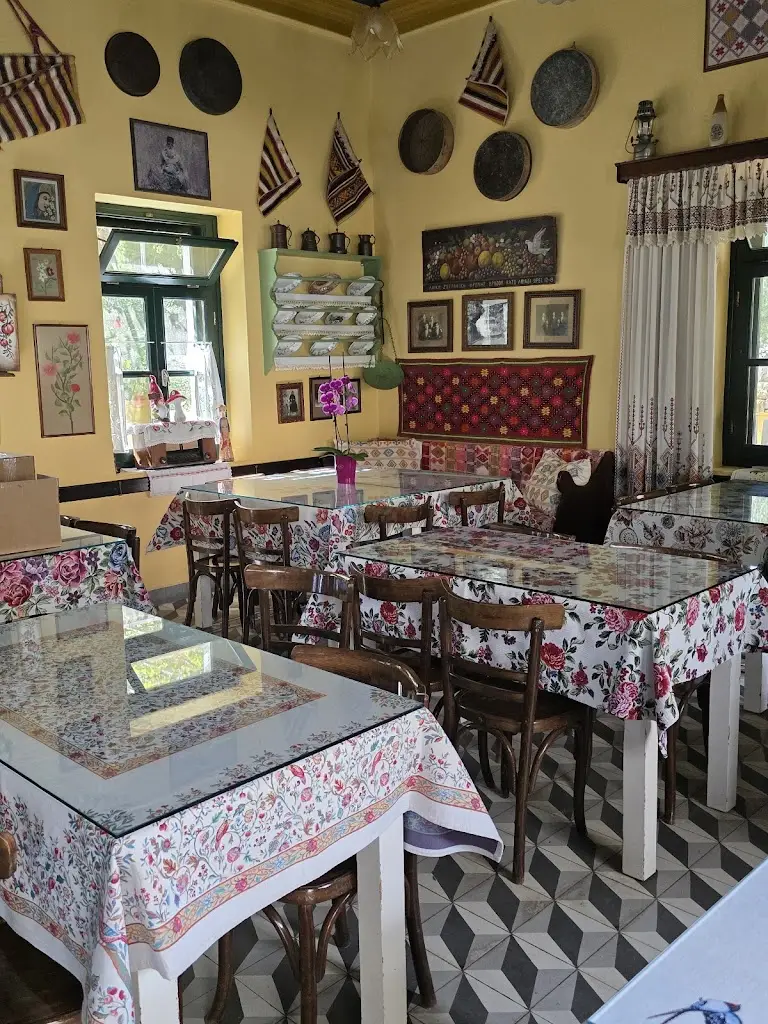 Angelia Renee_ΠΛΑΤΑΝΟΣ | Ταβέρνα - Παραδοσιακό καφενείο_Kýthira_review