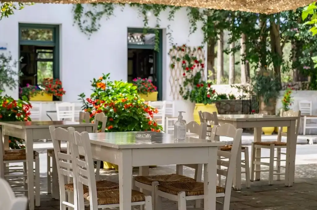 ΠΛΑΤΑΝΟΣ | Ταβέρνα - Παραδοσιακό καφενείο Restaurant in Kýthira