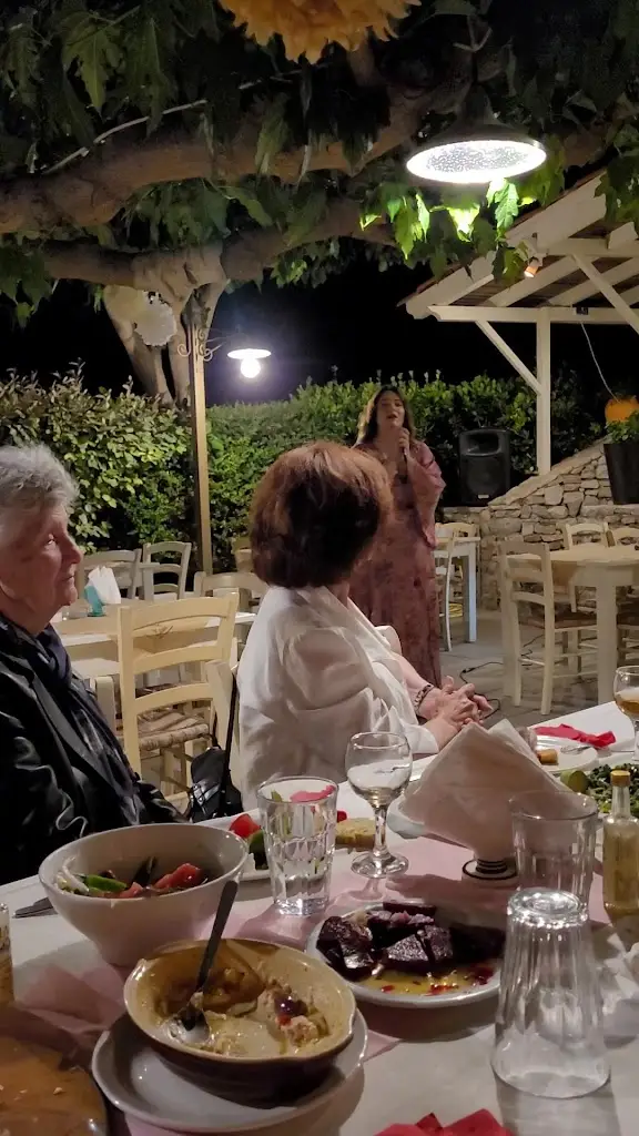 Filio Tavern_Kýthira_slider_image_2