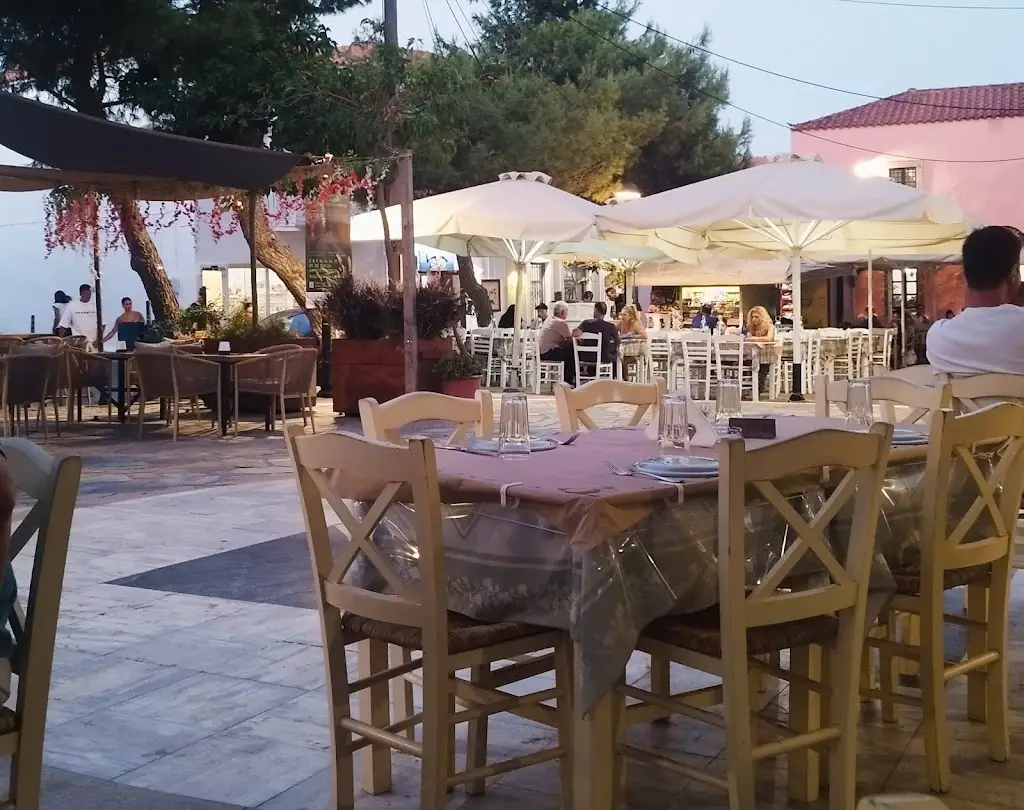 Panaretos Restaurant_Kýthira_slider_image_1