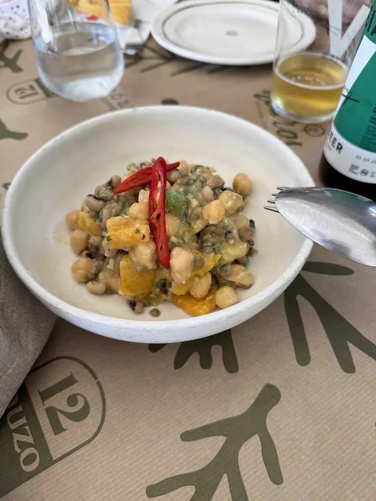 Periklis Karanasios_Kedros Athens_Lykóvrysi_recensione