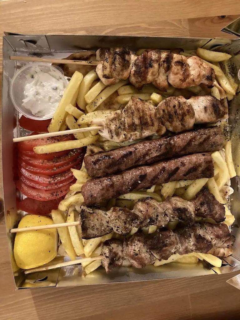 Efi Karampela_La Signora_Lykóvrysi_Bewertung