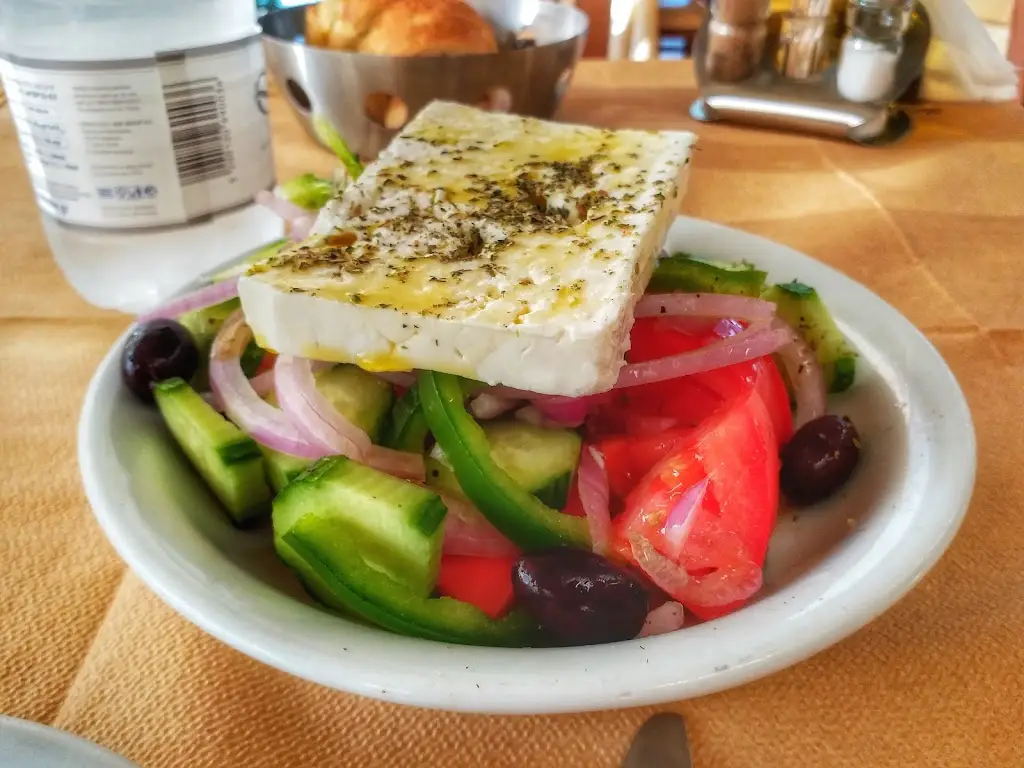 Murat Cenk Gerdanli_Philition_Lykóvrysi_avis